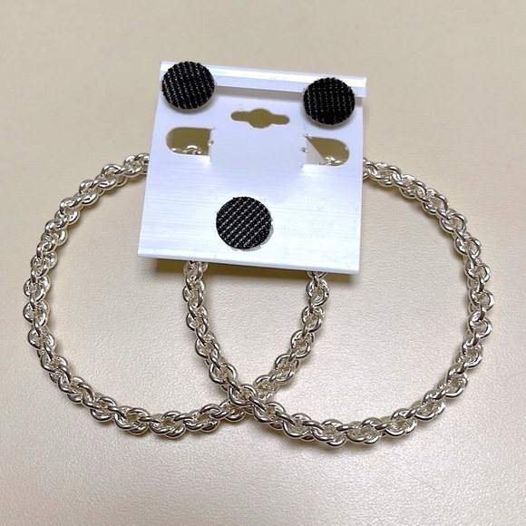 👋 3/$15 SILVER FASHION HOOP EARRINGS - Picture 3 of 3